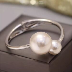 Brand New Top Fashion Silver Tone Pearls Bangle Bracelet